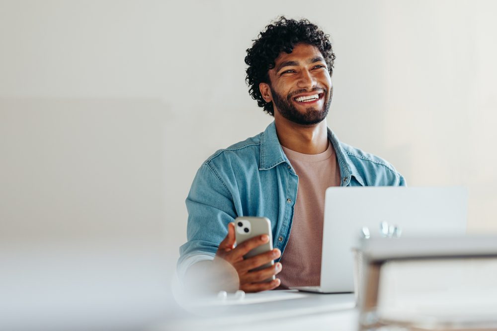 Professional Teeth Whitening Versus At-home Kits
